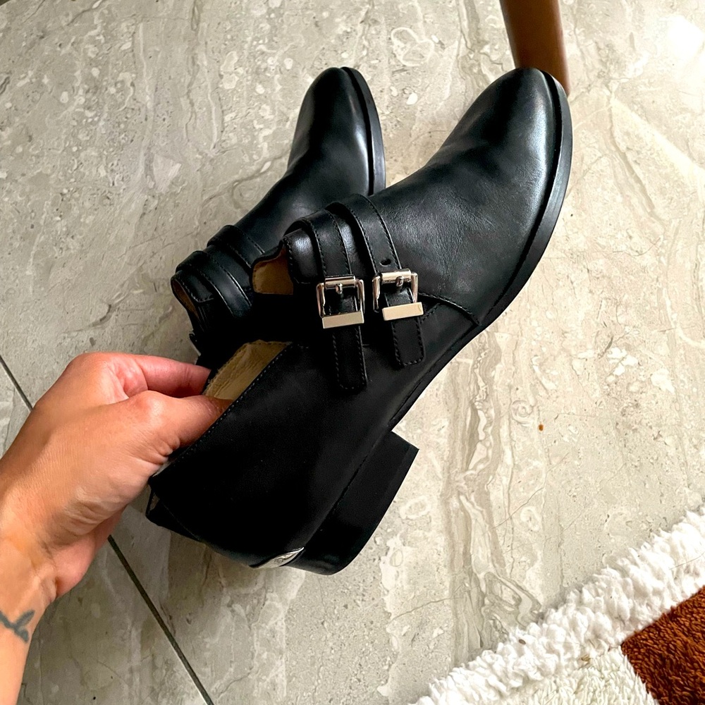 LIKE NEW: MICHAEL KORS Leather Loafers